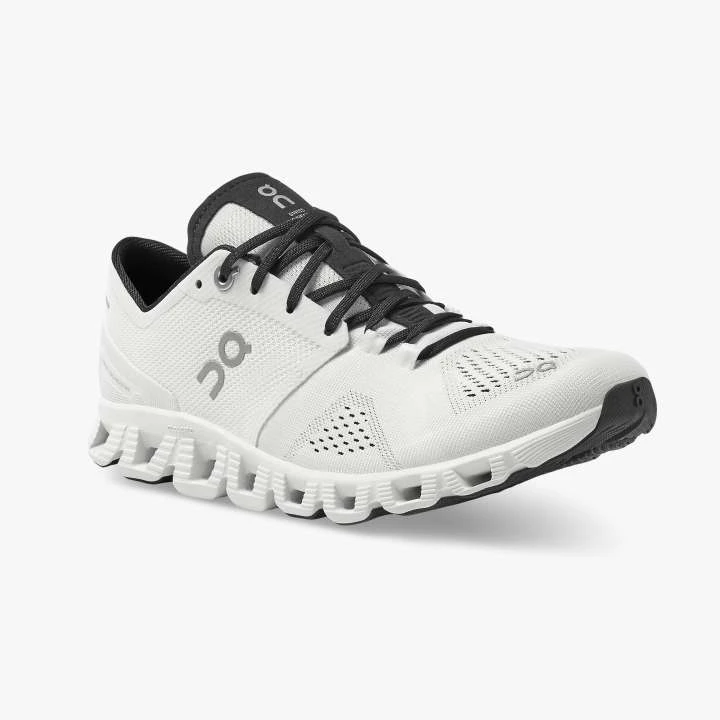ON Running Footwear W's Cloud X - White/Black 2 ON Running Footwear W's Cloud X - White/Black